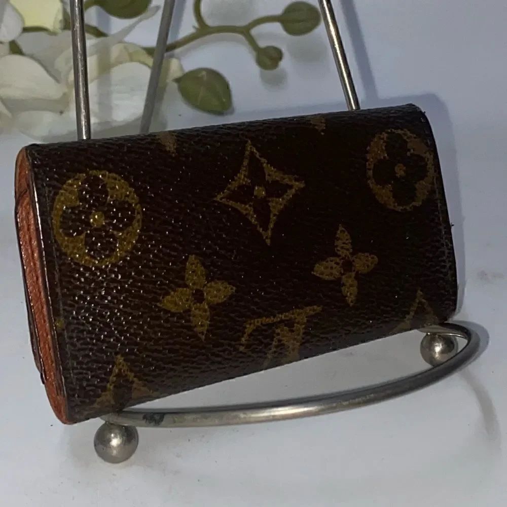 Authentic Louis Vuitton Monogram 4 Key Wallet - Picture 11 of 11